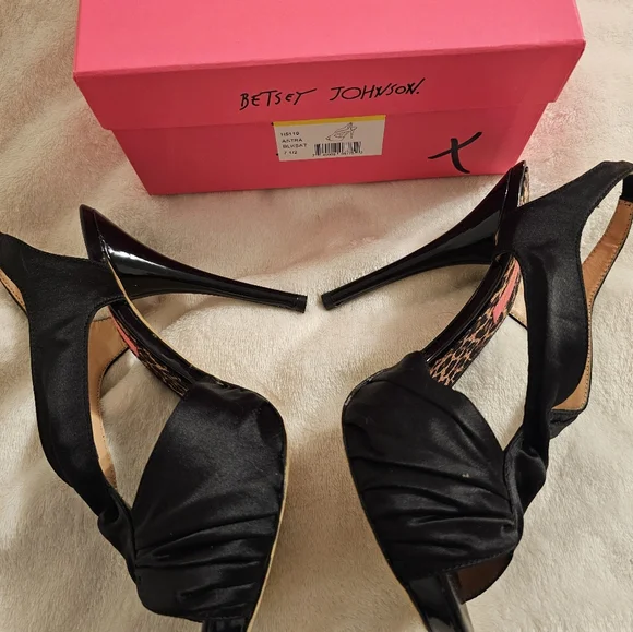 Betsey Johnson Astra black slingback satin shoes size 7.5 - Picture 3 of 8